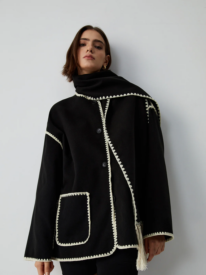 Jas met Contrasterende Afwerking en Sjaal