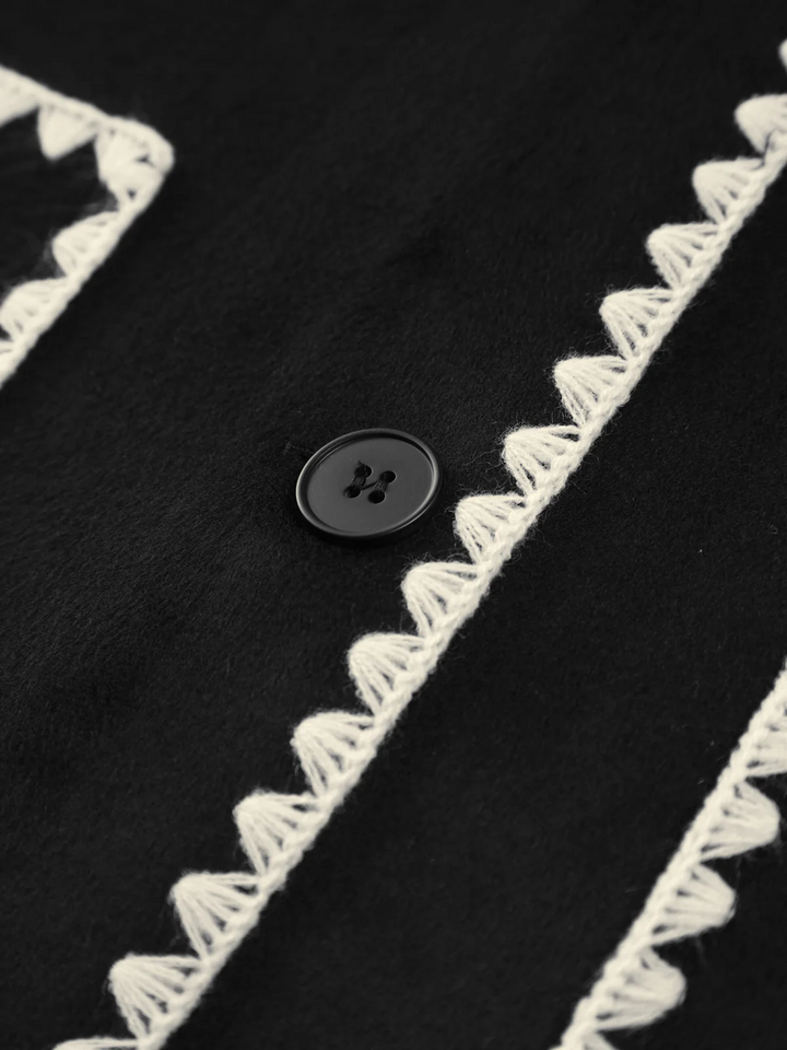 Jas met Contrasterende Afwerking en Sjaal